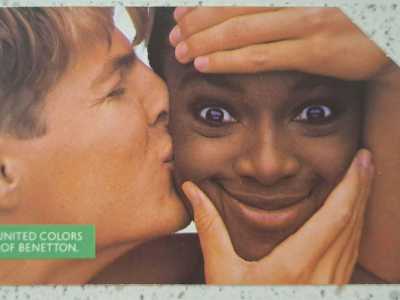 ...ci mostra con orgoglio la serie dedicata alla Benetton e alle famose campagne pubblicitarie a tema sociale del fotografo Oliviero Toscani